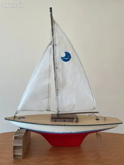 Vintage bateau voilier de bassin HELKO modèle 182