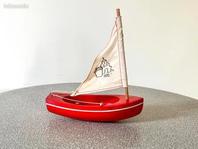 Voilier de bassin de la marque française Tirot 201, jouet vintage
