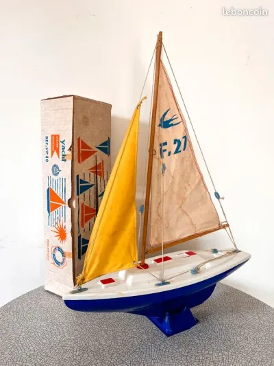 Voilier de bassin Giraud Sauveur, modèle F27 VP40, jouet vintage avec boîte