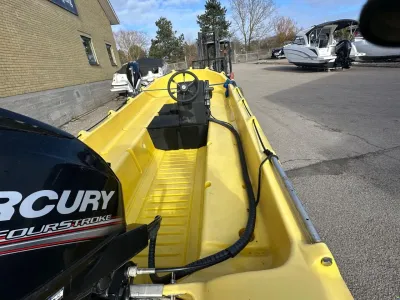 Whaly 435 med Mercury 25 EFI – Robust arbejdsb