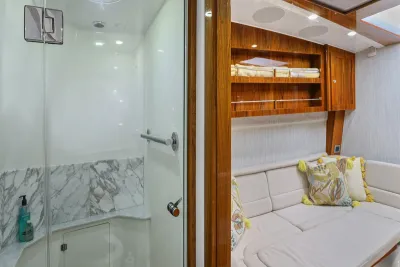 Yellowfin 36 Offshore 2010