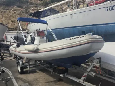 Zodiac Barco à motor